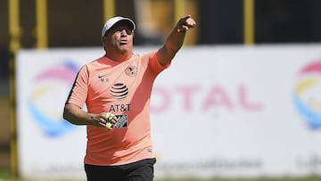 As&iacute; se ejercita Miguel Herrera durante el entrenamiento del Am&eacute;rica