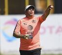 Así se ejercita Miguel Herrera durante el entrenamiento del América