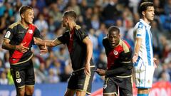 GRAF2664.SAN SEBASTI&Aacute;N, 25/09/2018.- Los jugadores del Rayo Vallecano celebran el gol conseguido por el peruano Luis Advincula ante la Real Sociedad, durante el partido de la Liga Santander de f&uacute;tbol disputado hoy entre ambos equipos en el e