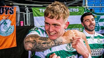 Michael Noonan, delantero del Shamrock Rovers, celebra su gol ante el Molde.