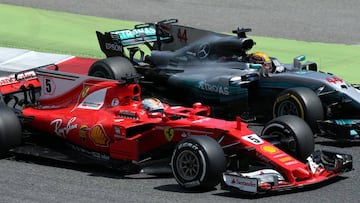 Formula One - F1 - Spanish Grand Prix - Barcelona-Catalunya racetrack, Montmelo Spain - 14/05/17 - Mercedes&#039; Lewis Hamilton tries to overtake Ferrari&#039;s Sebastian Vettel. REUTERS/Albert Gea