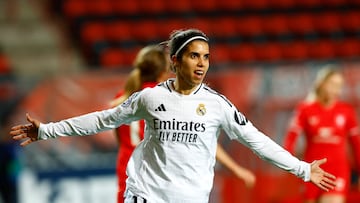 Alba Redondo durante un partido con el Real Madrid.