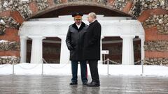 Moscow (Russian Federation), 22/02/2024.- Russian President Vladimir Putin (R) and Defence Minister Sergei Shoigu (L) talk after a wreath laying ceremony at the Tomb of the Unknown Soldier in Alexander Garden on Defender of the Fatherland Day, in Moscow, Russia, 23 February 2024. The 23 February is celebrated as the Defender of the Fatherland Day in Russia, Belarus, Kyrgyzstan, and Tajikistan marking the date in 1918 when the first mass draft into the Red Army took place in Moscow and Petrograd during the country's Civil War and war against the German Emperor. (Bielorrusia, Kirguistán, Rusia, Tadjikistan, Moscú) EFE/EPA/ALEXANDER KAZAKOV/SPUTNIK/KREMLIN POOL MANDATORY CREDIT
