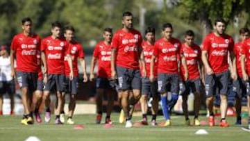 Chile salta a la cancha por primera vez en 2015, con una selección local que busca su oportunidad en Copa América.