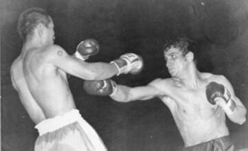 21 de septiembre de 1974 Roma, Italia. Perico Fernández vence a Lion Furuyama por puntos en 15 asaltos con decisión dividida y se proclama campeón del mundo del superligero versión del consejo mundial de boxeo.