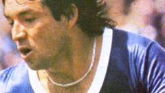 Sandrino Castec dispara contra Gonzalo Jara y Jean Beausejour