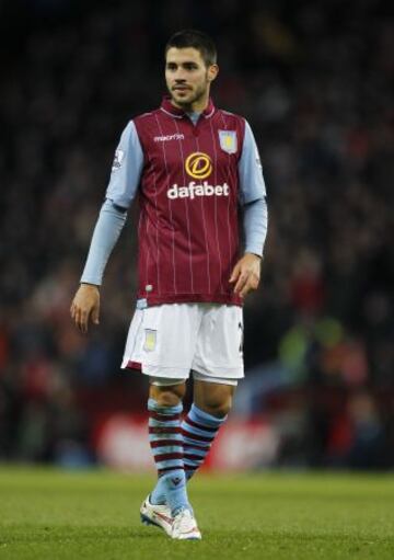 Carles Gil del Aston Villa.