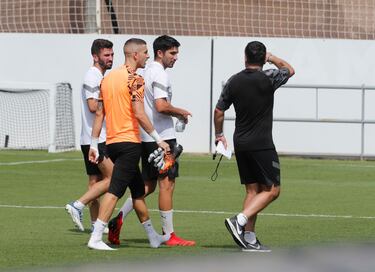 Gattuso, con los capitanes: Jaume, Soler y Gay角.