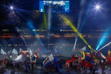 En la ceremonia de inauguración de la Copa América, cada país está representado, no solo por los trajes típicos, sino por un niño con el uniforme de cada selección. Ha sido un espectáculo lleno de luces y donde los niños fueron los protagonistas.