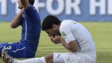 El árbitro que no vio el mordisco de Luis Suárez se retira