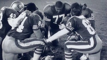 La batalla entre 49ers y Giants dio origen al ritual con el que se concluyen los partidos de la NFL.