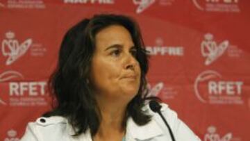 La capitana del equipo español, Conchita Martínez.