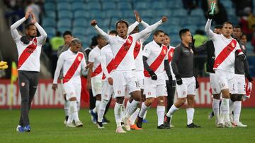 La selecci&oacute;n peruana hizo un gran primer tiempo, en el que sac&oacute; diferencia suficiente para imponerse a Chile. Luchar&aacute; por el t&iacute;tulo despu&eacute;s de 44 a&ntilde;os.