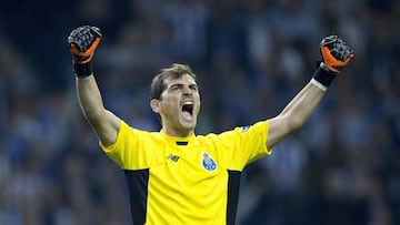 Iker Casillas festejando un gol del Porto  durante la liga portuguesa.