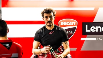 Pecco Bagnaia en el box de Ducati de MotoGP.