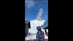 Un pulso de cenizas del Volcán Villarrica sorprendió a turistas en el sur de Chile