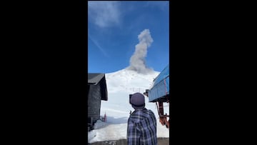 Un pulso de cenizas del Volcán Villarrica sorprendió a turistas en el sur de Chile