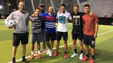 Zinedine Zidane en su centro deportivo Z5 Aix de Aix-en-Provence (Marsella) con sus hijos Enzo y Luca, su sobrino Driss Yanis Zidane y el jugador del Olympique de Marsella Max López, entre otros.