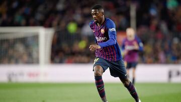 Barcelona&#039;s French forward Ousmane Dembele runs with the ball during the Spanish league football match between FC Barcelona and Real Sociedad at the Camp Nou stadium in Barcelona on April 20, 2019. (Photo by PAU BARRENA / AFP)