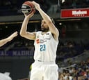 Carroll y Llull le dan la vuelta al partido más raro del año