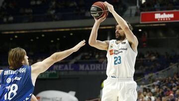 Carroll y Llull le dan la vuelta al partido más raro del año