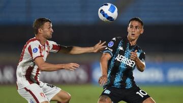 Uruguay's River Plate Walter Clar (L) and Argentina's Racing Matias Rojas vie for the ball during their Sudamericana Cup group stage first leg football match , at the Centenario stadium in Montevideo, on April 7, 2022. (Photo by DANTE FERNANDEZ / AFP) (Photo by DANTE FERNANDEZ/AFP via Getty Images)