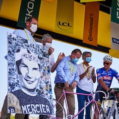 Van der Poel, emocionado en el homenaje a Poulidor