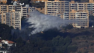 Vina del Mar, 21 de febrero de 2021.
 Un avion cisterna combate un incendio de pastizales en el sector del barrio Miraflores alto.
 Andres Pina/Aton Chile