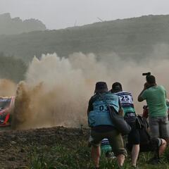 Dani Sordo no evita los charcos para pelear en Cerdeña