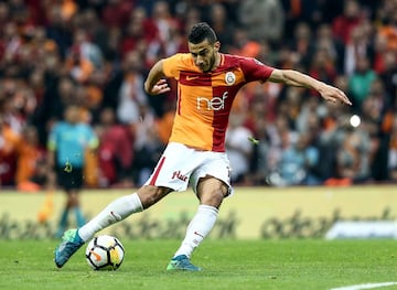 131 partidos tiene con la camiseta del Galatasaray S. K. desde que llegó en la temporada 2007/08. 