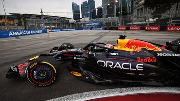 Max Verstappen (Red Bull RB21). Marina Bay, Singapur. F1 2025.