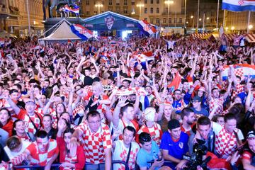 Croatia's supporters celebrate after winning the Russia 2018 World Cup semi-final football match between Croatia and England, at the main square in Zagreb on July 11, 2018. / AFP PHOTO / Denis Lovrovic
