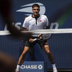 Federer ya asusta con otra victoria rápida en 1h:19