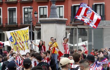 Los jugadores del Atleti celebran LaLiga con la afici車n en Valladolid