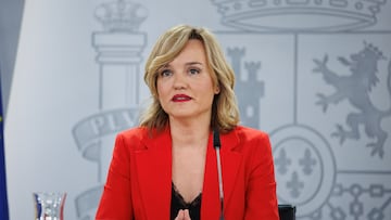 La ministra portavoz, Pilar Alegría, interviene durante una rueda de prensa posterior a la reunión del Consejo de Ministros, en el Palacio de La Moncloa, a 25 de junio de 2024, en Madrid (España). El Gobierno ha aprobado en el Consejo de Ministros de hoy la rebaja del IVA del aceite de oliva al 0%, que entrará en vigor a partir del próximo 1 de julio, y la prórroga de la reducción de este impuesto a algunos alimentos. A diferencia de la prórroga anterior, esta vez el Ejecutivo ha diseñado una vuelta progresiva al tipo superreducido del 4% durante los seis meses en los que está previsto que dure esta nueva extensión de la medida.
25 JUNIO 2024;GOBIERNO;CONSEJO DE MINISTROS;MONCLOA;ALIMENTOS;IVA
Alejandro Martínez Vélez / Europa Press
25/06/2024
