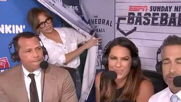 Jennifer López le dio una gran sorpresa a Alex Rodríguez en plena retransmisión deportiva