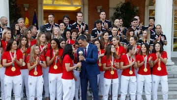 Recepción de Pedro Sánchez en Moncloa a las campeonas dle mundo.