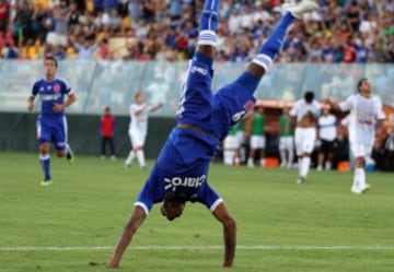 22 de febrero de 2012: Con tres goles de Junior Fernandes, Universidad de Chile golea 5-1 a Godoy Cruz de Argentina por Copa Libertadores.