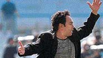 Hugo Sánchez, en el banquillo.