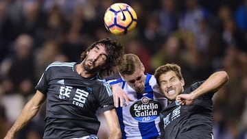 Albentosa, entre Carlos Martínez e Iñigo Martínez, podría ser baja en el Deportivo ante el Real Madrid.