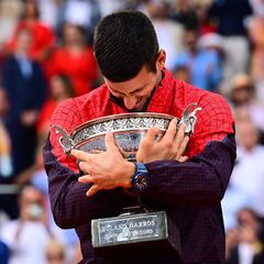 Djokovic se queda solo en la cima del tenis masculino