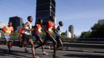 Los africanos dominaron claramente en la Marat&oacute;n de Madrid, con r&eacute;cord de la prueba incluido. 