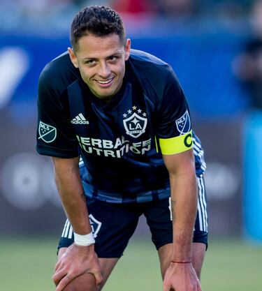 Javier Hernández llegó como el fichaje bomba de la MLS; el delantero mexicano llegó directamente de España para ser la próxima estrella del Galaxy y competir de tú a tú con Carlos Vela.
