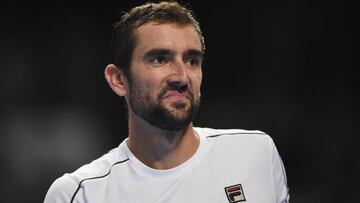 Marin Cilic se lamenta tras su derrota ante Jan-Lennard Struff en el Rakuten Open en el Musashino Forest Sports Plaza de Chofu, Tokio, Japón.