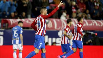 Fernando Torres celebra uno de sus goles ante el Leganés.