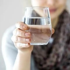 ¿Por qué deberías beber agua en ayunas y qué beneficios tiene para el cuerpo?