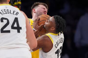 Duelo entre Luka Doncic e Isaiah Collier durante el duelo entre Los Angeles Lakers y los Utah Jazz.