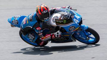 Ar&oacute;n Canet con la Honda del Estrella Galicia.