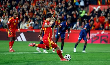  No falló Oyarzabal desde los once metros. Lanzó a su derecha, de forma potente, superando la estirada abajo de un Verbruggen que le había adivinado las intenciones