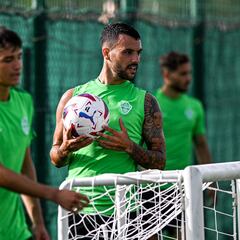 Elche: Tete Morente y John siguen al margen del grupo